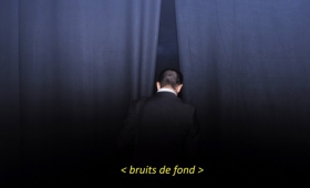< bruits de fond >